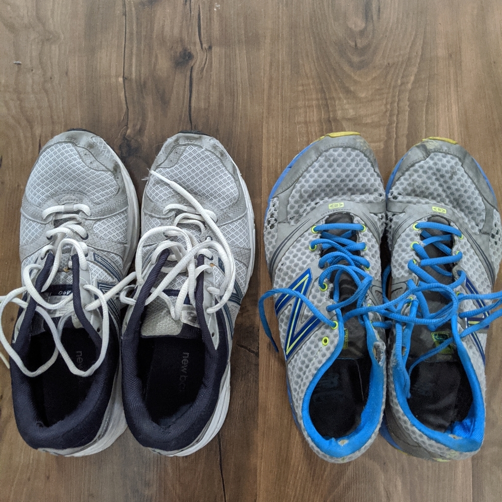 Bundle of mens athletic shoes